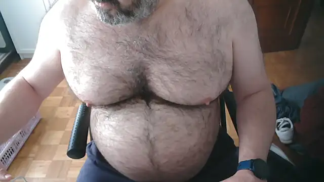 Snapshot of mikeyhotbear chatting on May 12, 2026, 4:35 pm mikeyhotbear online show from May 12, 2026, 4:35 pm