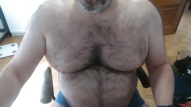 Snapshot of mikeyhotbear chatting on May 27, 2026, 3:30 pm mikeyhotbear online show from May 27, 2026, 3:30 pm
