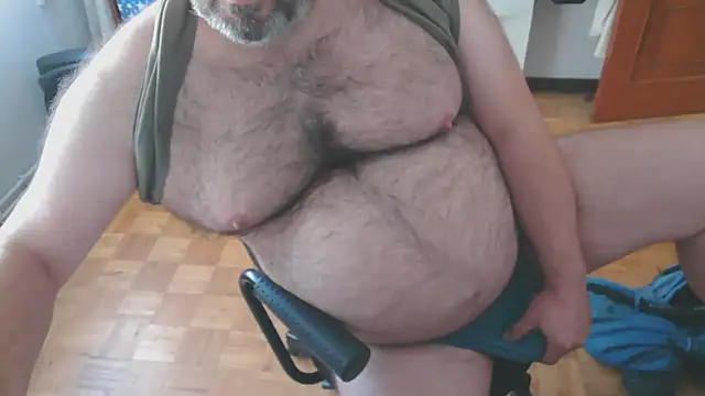 mikeyhotbear online show from September 26, 2025, 8:10 am