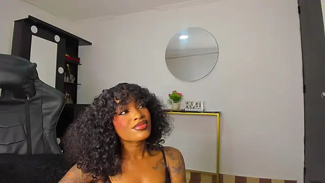 Snapshot of Emattaylor chatting on November 30, 2025, 11:33 am Emattaylor online show from November 30, 2025, 11:33 am