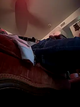 Snapshot of htk1975 chatting on December 15, 2025, 10:48 pm htk1975 online show from December 15, 2025, 10:48 pm