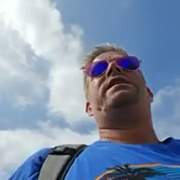 Trucker Hunter online show from October 19, 2025, 12:52 pm