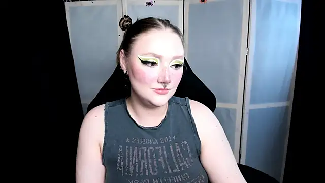 Snapshot of YourDyingBride chatting on November 18, 2025, 1:54 am YourDyingBride online show from November 18, 2025, 1:54 am