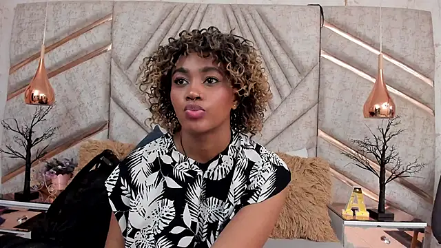 Snapshot of AgataRinaldi chatting on November 18, 2025, 8:34 pm AgataRinaldi online show from November 18, 2025, 8:34 pm