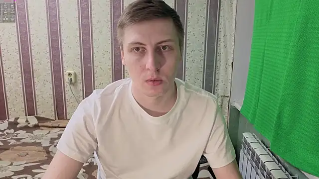 Snapshot of darienlarge chatting on February 24, 2026, 5:14 pm darienlarge online show from February 24, 2026, 5:14 pm