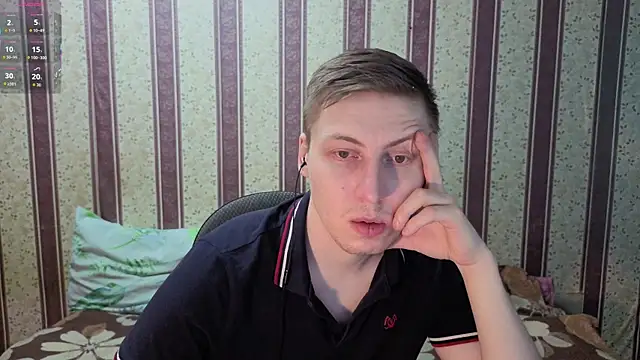 Snapshot of darienlarge chatting on February 9, 2026, 4:05 pm darienlarge online show from February 9, 2026, 4:05 pm