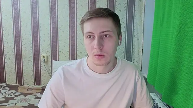 Snapshot of darienlarge chatting on March 1, 2026, 6:35 am darienlarge online show from March 1, 2026, 6:35 am