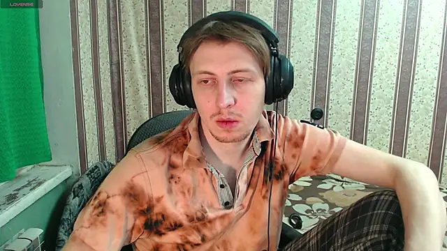 Snapshot of darienlarge chatting on November 25, 2025, 6:08 pm darienlarge online show from November 25, 2025, 6:08 pm