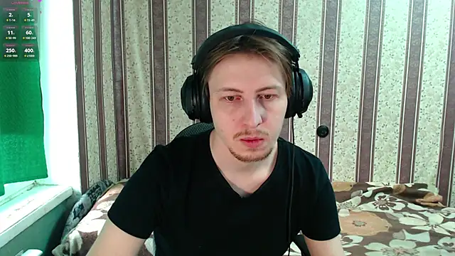 Snapshot of darienlarge chatting on December 5, 2025, 10:36 am darienlarge online show from December 5, 2025, 10:36 am