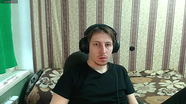 Snapshot of darienlarge chatting on December 1, 2025, 9:43 am darienlarge online show from December 1, 2025, 9:43 am