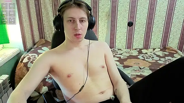 Snapshot of darienlarge chatting on December 14, 2025, 8:09 am darienlarge online show from December 14, 2025, 8:09 am