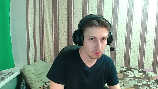 Snapshot of darienlarge chatting on November 5, 2025, 6:00 pm darienlarge online show from November 5, 2025, 6:00 pm