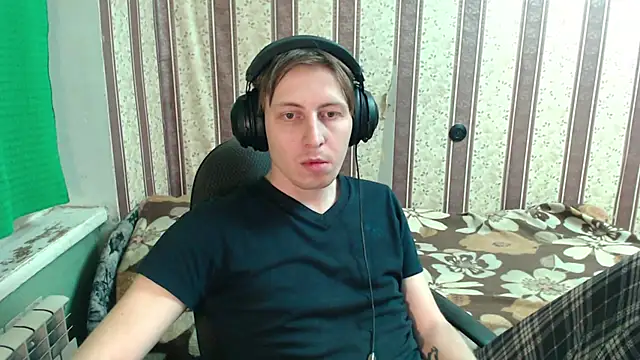 Snapshot of darienlarge chatting on November 16, 2025, 5:39 pm darienlarge online show from November 16, 2025, 5:39 pm