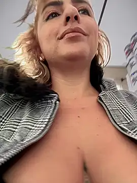 sammyqueenx21 online show from March 4, 2025, 2:21 pm