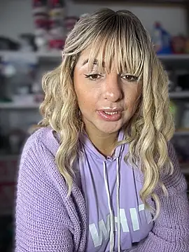 sammyqueenx21 online show from November 20, 2025, 1:01 pm