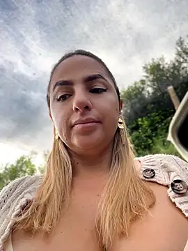 sammyqueenx21 online show from June 17, 2026, 11:42 am