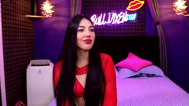 Snapshot of bull_vixen2001 chatting on August 2, 2026, 12:36 pm bull vixen2001 online show from August 2, 2026, 12:36 pm