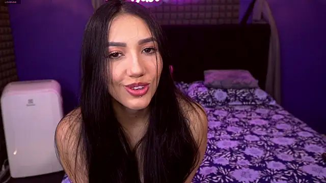 Snapshot of bull_vixen2001 chatting on July 7, 2026, 11:36 am bull vixen2001 online show from July 7, 2026, 11:36 am