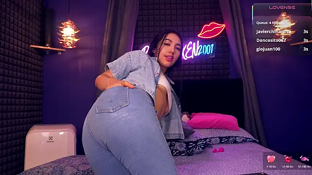 Snapshot of bull_vixen2001 chatting on November 9, 2025, 11:58 am bull vixen2001 online show from November 9, 2025, 11:58 am