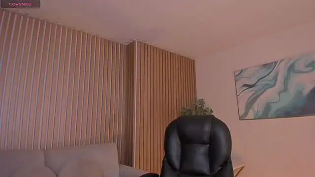 Snapshot of ErikaBenz_ chatting on February 13, 2026, 12:16 pm ErikaBenz online show from February 13, 2026, 12:16 pm