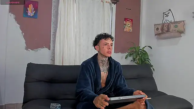 Snapshot of Aron_ford chatting on October 17, 2025, 11:56 am Aron ford online show from October 17, 2025, 11:56 am