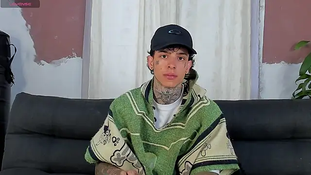 Snapshot of Aron_ford chatting on October 7, 2025, 12:06 pm Aron ford online show from October 7, 2025, 12:06 pm