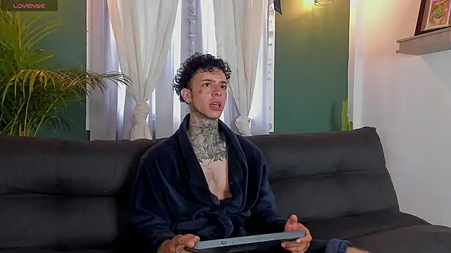 Snapshot of Aron_ford chatting on November 8, 2025, 12:31 pm Aron ford online show from November 8, 2025, 12:31 pm