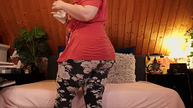 TessaWinter online show from December 3, 2025, 6:40 pm