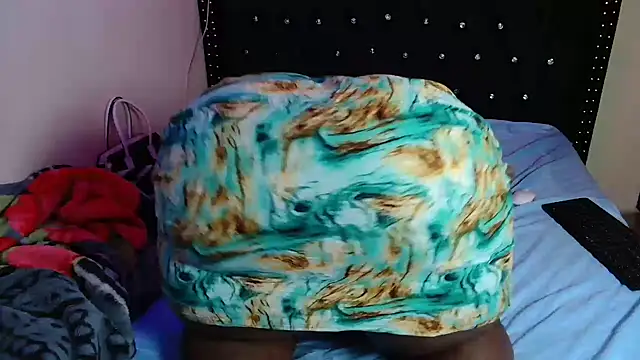 Snapshot of Toomuchbooty33 chatting on December 16, 2025, 6:50 am Toomuchbooty33 online show from December 16, 2025, 6:50 am