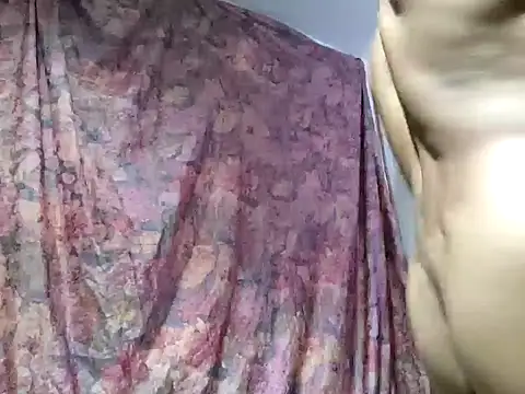 Snapshot of crazylatinguyy chatting on December 3, 2024, 3:26 am crazylatinguyy online show from December 3, 2024, 3:26 am