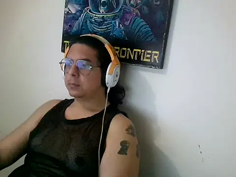 Snapshot of dancingbear14 chatting on May 27, 2026, 4:31 am dancingbear14 online show from May 27, 2026, 4:31 am