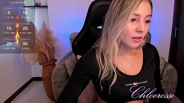 Snapshot of chloerossi chatting on December 1, 2025, 9:15 pm chloerossi online show from December 1, 2025, 9:15 pm