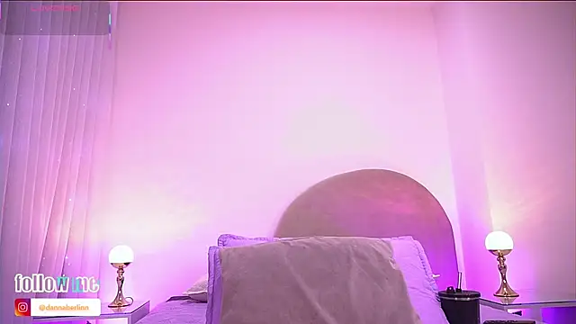 Snapshot of danna_berlin_ chatting on November 19, 2025, 7:25 pm danna berlin online show from November 19, 2025, 7:25 pm