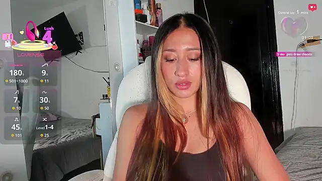 adila anich online show from October 18, 2025, 10:01 pm