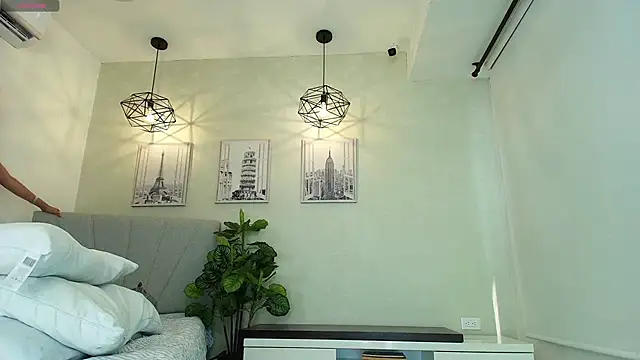 Snapshot of Sassy--Girl chatting on November 12, 2025, 6:12 pm Sassy--Girl online show from November 12, 2025, 6:12 pm