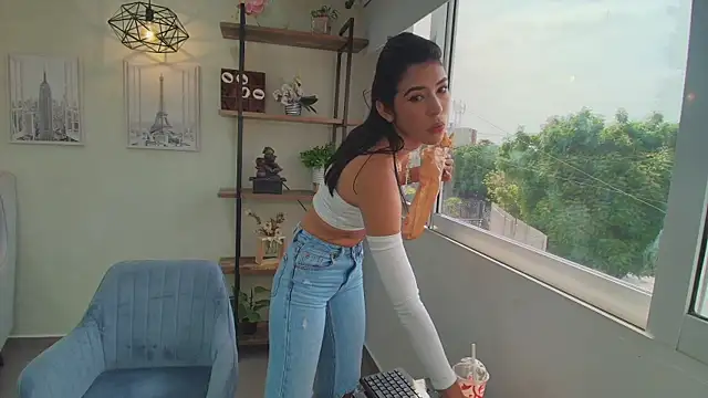 Snapshot of Sassy--Girl chatting on July 12, 2026, 1:56 pm Sassy--Girl online show from July 12, 2026, 1:56 pm