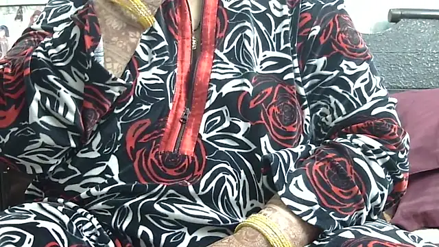 Snapshot of Kavya_XX chatting on November 24, 2025, 6:52 pm Kavya XX online show from November 24, 2025, 6:52 pm