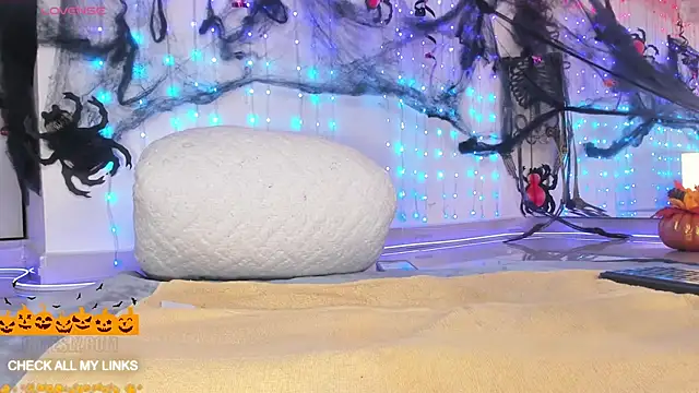 Snapshot of ohyesly_ chatting on October 6, 2025, 10:49 am ohyesly online show from October 6, 2025, 10:49 am