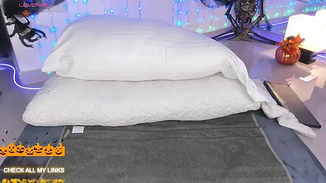 Snapshot of ohyesly_ chatting on October 21, 2025, 10:47 am ohyesly online show from October 21, 2025, 10:47 am