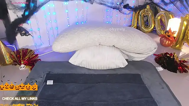 Snapshot of ohyesly_ chatting on October 31, 2025, 10:56 am ohyesly online show from October 31, 2025, 10:56 am