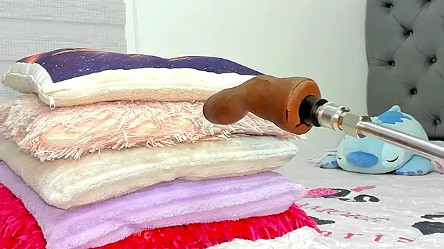 Elizabeth 18  online show from February 5, 2026, 3:35 am