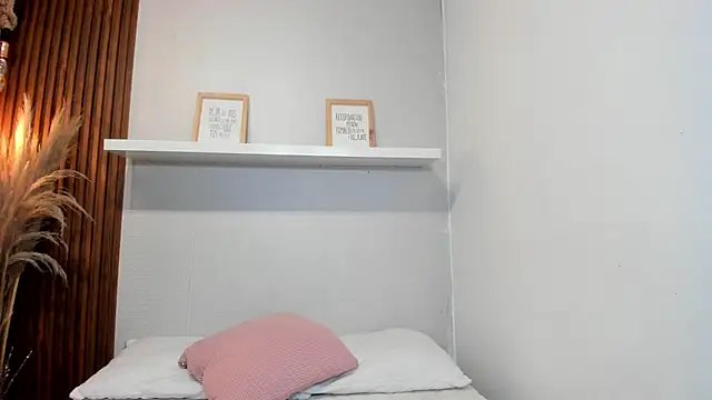 LANA-JONNES online show from January 11, 2026, 4:19 am