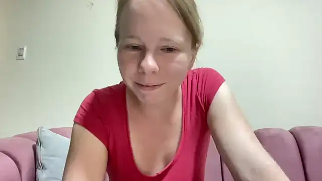 Snapshot of SweetLucy96 chatting on September 20, 2025, 10:31 am SweetLucy96 online show from September 20, 2025, 10:31 am