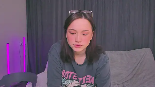 Eva Doo online show from November 29, 2025, 8:14 am