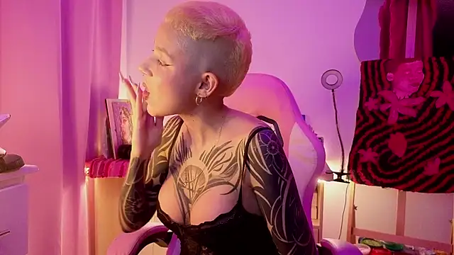 goddess vee  online show from April 22, 2026, 4:52 am