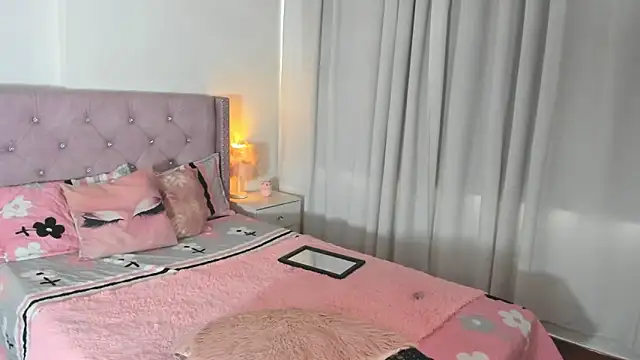 Snapshot of destinysweet21 chatting on February 25, 2026, 3:12 pm destinysweet21 online show from February 25, 2026, 3:12 pm