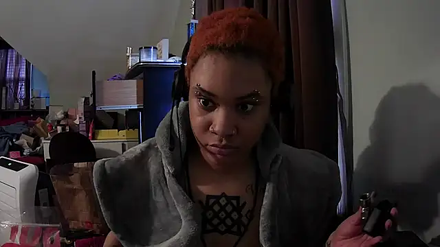 nickytheehawtie online show from April 28, 2026, 6:23 pm