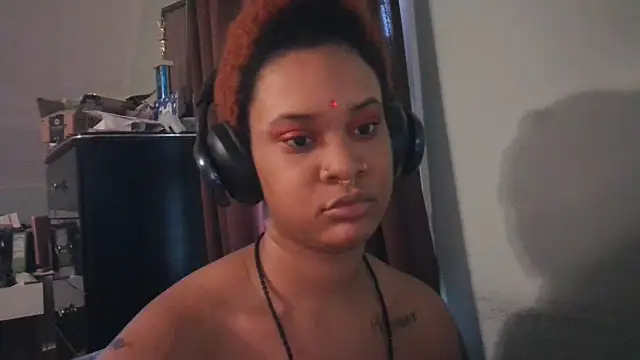 nickytheehawtie online show from February 15, 2026, 8:19 pm