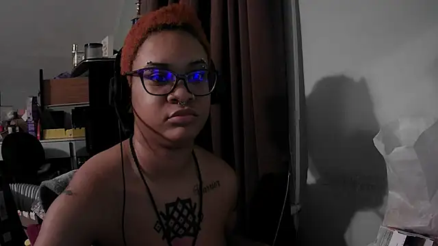 nickytheehawtie online show from May 6, 2026, 8:29 am