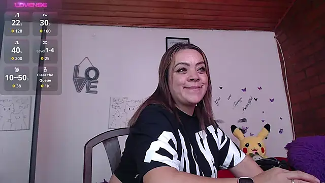 LIila28six online show from November 30, 2025, 7:03 pm